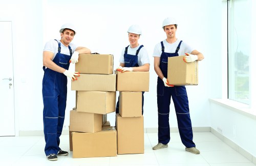 Domestic home relocation support with a moving van in Noak Hill
